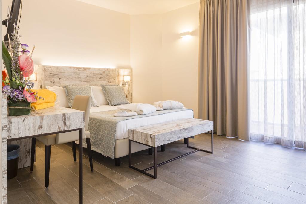 Hotel Ambassador Bibione Habitación foto